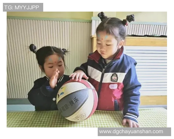 幼儿园篮球体能训练提升孩子运动能力与团队合作精神的完美方案